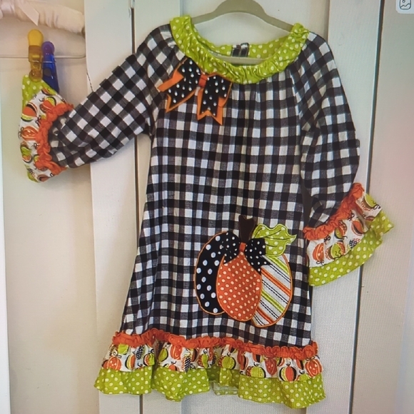Rare Editions B/W Checked Fall Pumpkin With Ruffles On Hem And Cuffs Size 5 - Picture 3 of 10